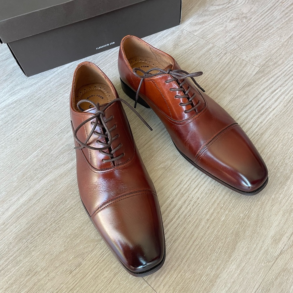 New Florsheim Cognac cap toe Men’s dress shoes size 9D